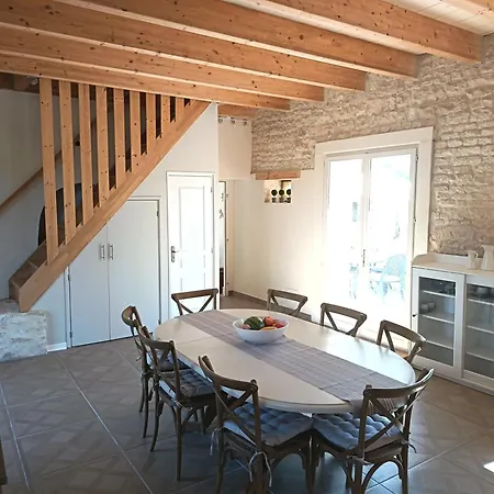 Charming Countryside Retreat - Up To 11 People Дом отдыха Macqueville