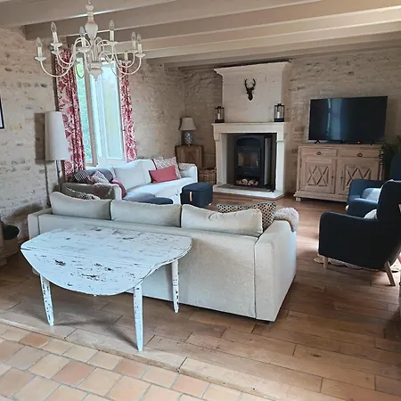 Дом отдыха Charming Countryside Retreat - Up To 11 People Macqueville